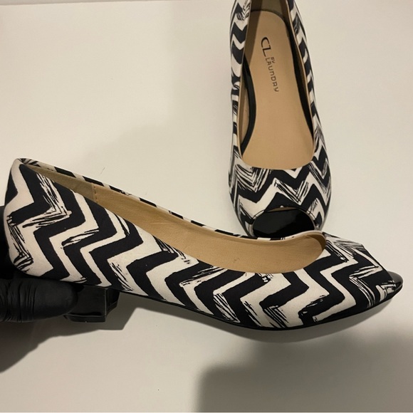 CL By Laundry Heels Size 8 black & white - Picture 12 of 12